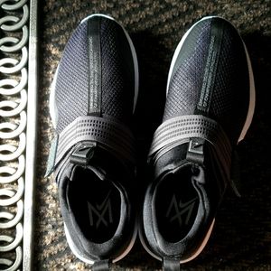 NEW Nike Men’s Shoes Size 11